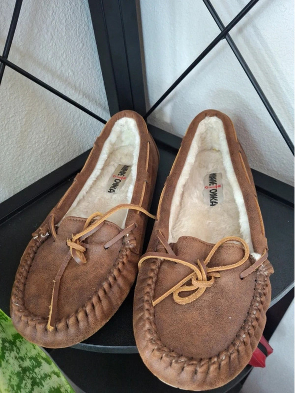 Minnetonka moccasin brown suede slippers size 9